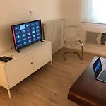 Le Clio Carre D\'Or Beach Apartment