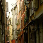 Apartment History-chic In Oldtown, Nice