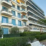 Palais Elisabeth Promenade Des *