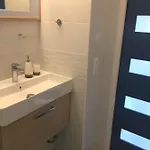 100m De La Apartment