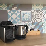 100m De La Apartment