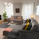 Apartment Cozy 2br Near The Port Of