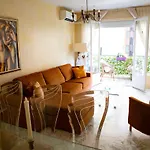 Chill Out Apartment, 2 Mins From Apartment *