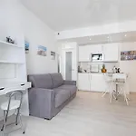 Promenade Des . Apartment