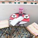 Center - Bright Studio Balcony Wifi & Aircon Apartment Nice