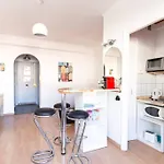Apartment Center - Bright Studio Balcony Wifi & Aircon Nice
