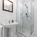 Comfortable 1 Bdr Downtown - Ac & Parking Apartment *