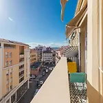 Cosy 1 Bdr Near Garibaldi Square - Top Floor & Ac