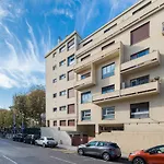 2 Bdr 105M2 Classy Near Garibaldi Tram With Garage