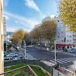 2 Bdr 105M2 Classy Near Garibaldi Tram With Garage