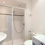 Apartment Center - Bright Studio Balcony Wifi & Aircon