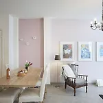 Apartment Sunlight - 