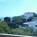 Azurelle Apartment
