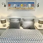 Central Modern Flat Lamartine