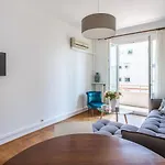 Promenade: Spacious Air-conditioned Near