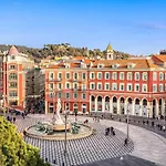 Promenade: Spacious Air-conditioned Near Nice