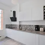 Apartment Promenade: Spacious Air-conditioned Near