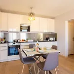 Apartment Providence - Elegant F3, Vue Incroyable, Balcon,ascenseur, Wifi *