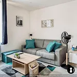 Hyper 2 Minutes Walk From 