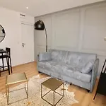 Lovely Renovated Studio Golden Square Pedestrian