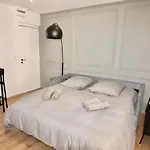 Lovely Renovated Studio Golden Square Pedestrian