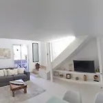 R.d.v. Center Apartment *