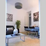 Apartment 2 Spacious Bedrooms Near Riquier Station! Nice