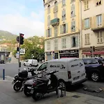 2 Spacious Bedrooms Near Riquier Station!