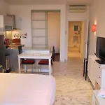 Happyfew Eros Apartment *