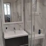Sea View Port Apartment *
