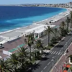 Les Pieds Dans L\'Eau