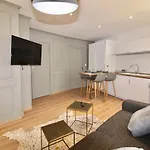 Apartment Lovely Heart Of Golden Square Fiber Wifi *