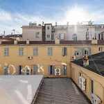 1 Bdr Downtown Near Place Massena