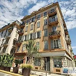 Modern, Traditional , Bright And Stylish Appartement