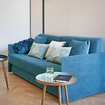 Sunlight - Daffia - Beautifully Renovated Studio, Pad In Apartment
