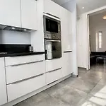 Nestor&Jeeves - Bow Window Buffa - City Center - Very Close Beach