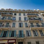 Lusso 5 Beds Central Apartment