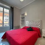 Lusso 5 Beds Central Apartment