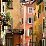 Sunny Apartment In Heart Of Nice Old Town