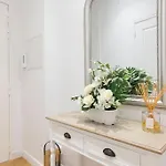 Promenade, 2pieces Chic Et Clim Avec Terrasse Location Eligible Au Bail Mobilite Mobility Lease Nice