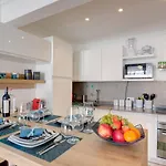Apartment Friendly & Designed In The Golden Square *