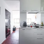 Gilly 4 - Exceptional 2beds, Sea View, Modern,a/c, Old Town Apartment