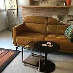 Studio Standing Nice