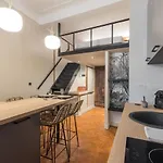 Charming 2 Bdr Old Town Apartment