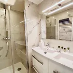 Reine Marie :top Floor Carre D'or Avec Acces Direct A La Apartment *