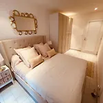 Renting - Paganini - Spacious - 2 Bedrooms - King Bed - Bathtub - Heart Of *