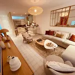 Apartment Renting - Paganini - Spacious - 2 Bedrooms - King Bed - Bathtub - Heart Of