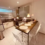 Renting - Paganini - Spacious - 2 Bedrooms - King Bed - Bathtub - Heart Of *