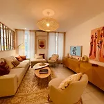 Renting - Paganini - Spacious - 2 Bedrooms - King Bed - Bathtub - Heart Of Apartment *