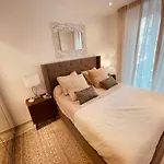 Renting - Paganini - Spacious - 2 Bedrooms - King Bed - Bathtub - Heart Of Apartment Nice
